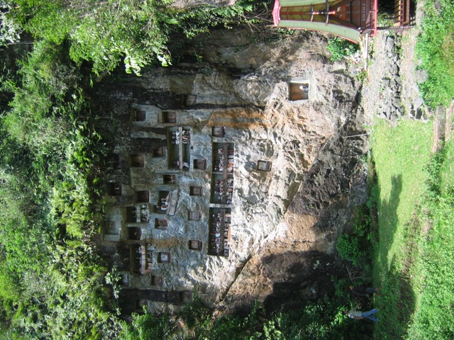 Torajské pohřebiště_2.jpg