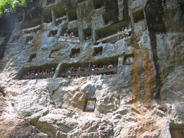 Torajské pohřebiště_4.jpg