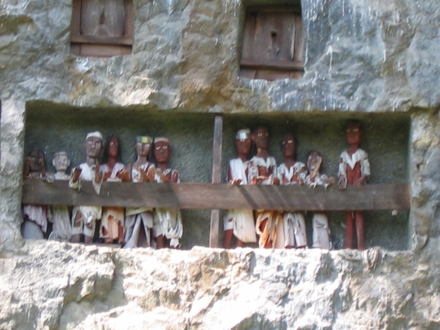 Torajské pohřebiště_3.jpg