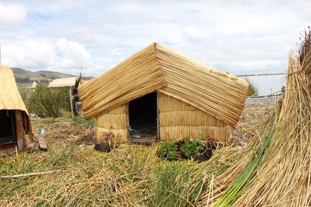 Titicaca  plovoucí ostrovy11